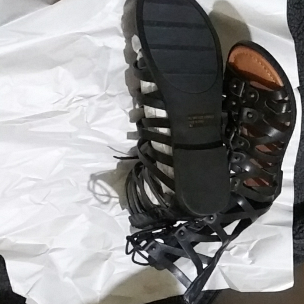 Shoes - Picture 4 of 5